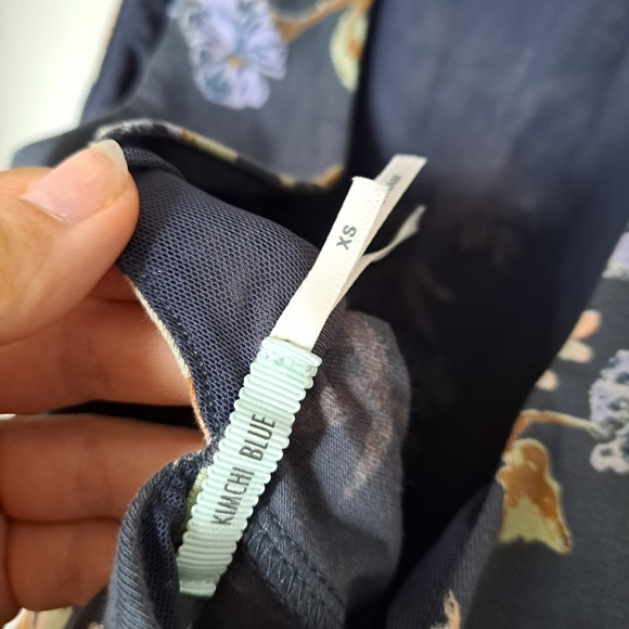 Kimchi Blue | Grey & flower sleevless open back shorts romper/ Jumpsuit - Picture 12 of 13